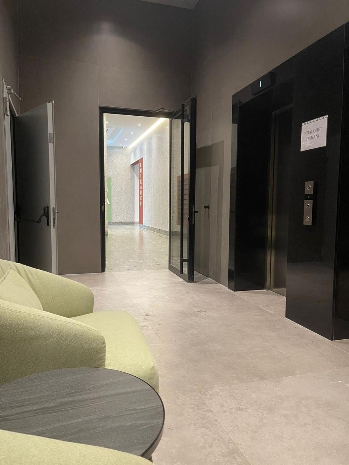 Garden Building Luxury Apartment Tirana Kültér fotó